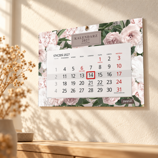 Kalendarz Ścienny 2027 Flowers A4 — mockup na ścianie pod kątem